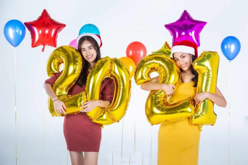 happy-new-year-2021-celebration-with-two-girls-image