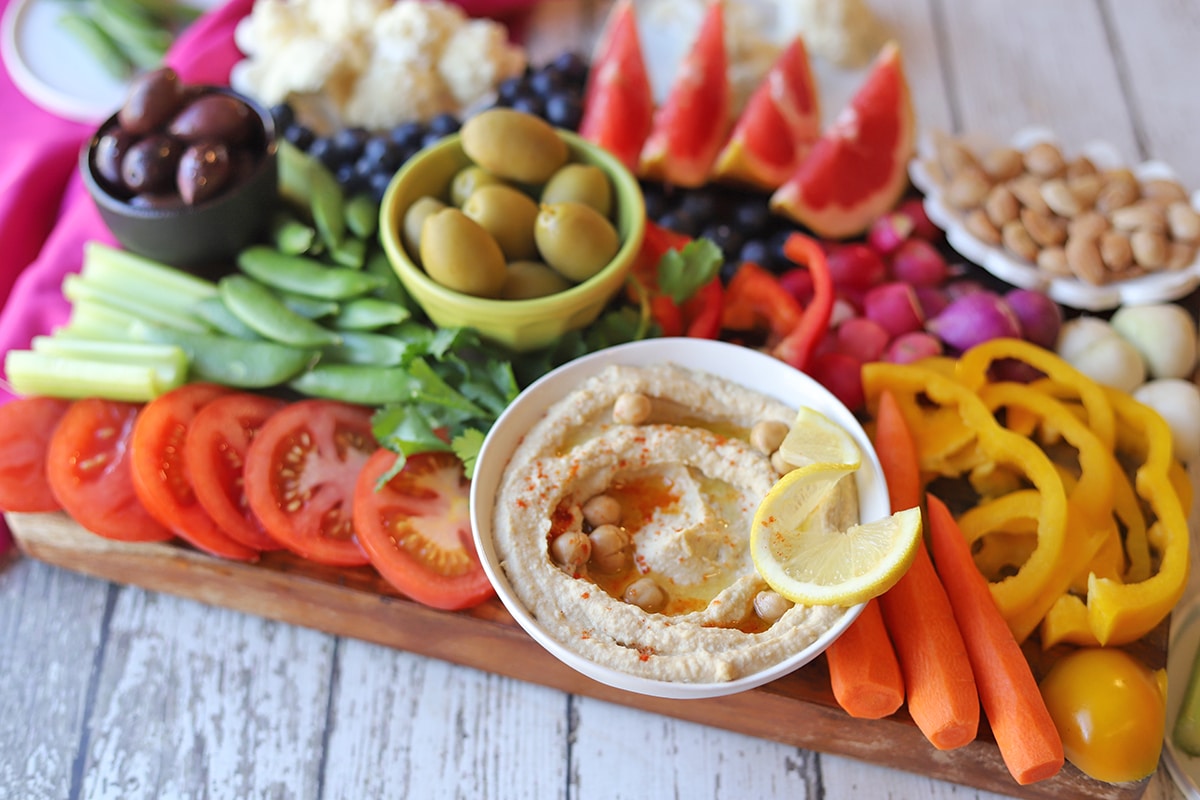 Hummus and vegetables