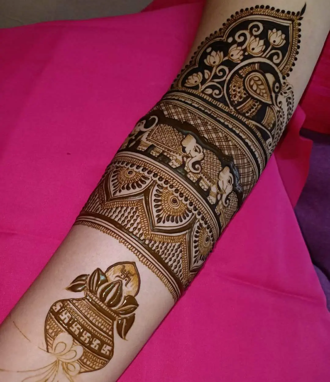 A mehndi that is dazzling with an adorable elephant