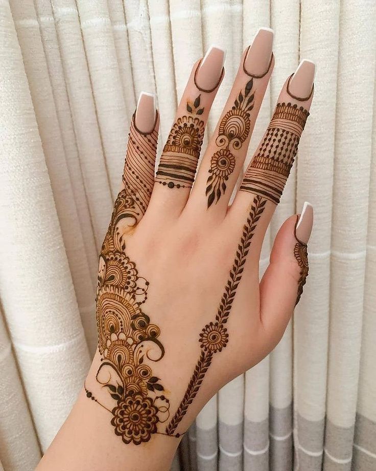 Minimal Bridal Finger Mehndi Design