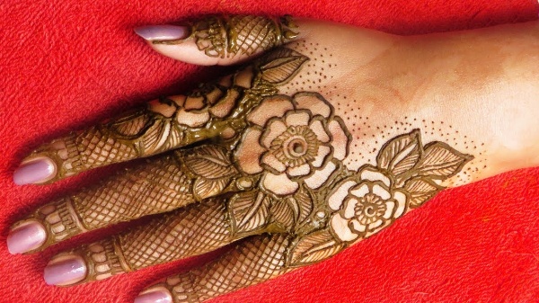 Roses Embedded Finger Mehendi Designs