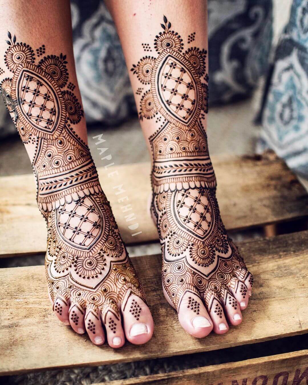 Beautiful And Easiest Mehndi Design For Feet