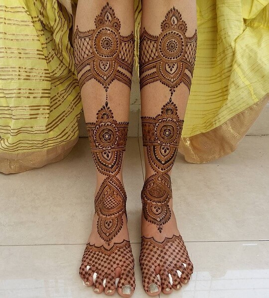 A mystical leg mehndi design that is Rare To Find!