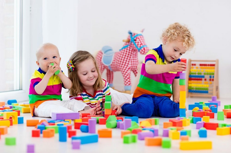 is lining up toys a sign of autism